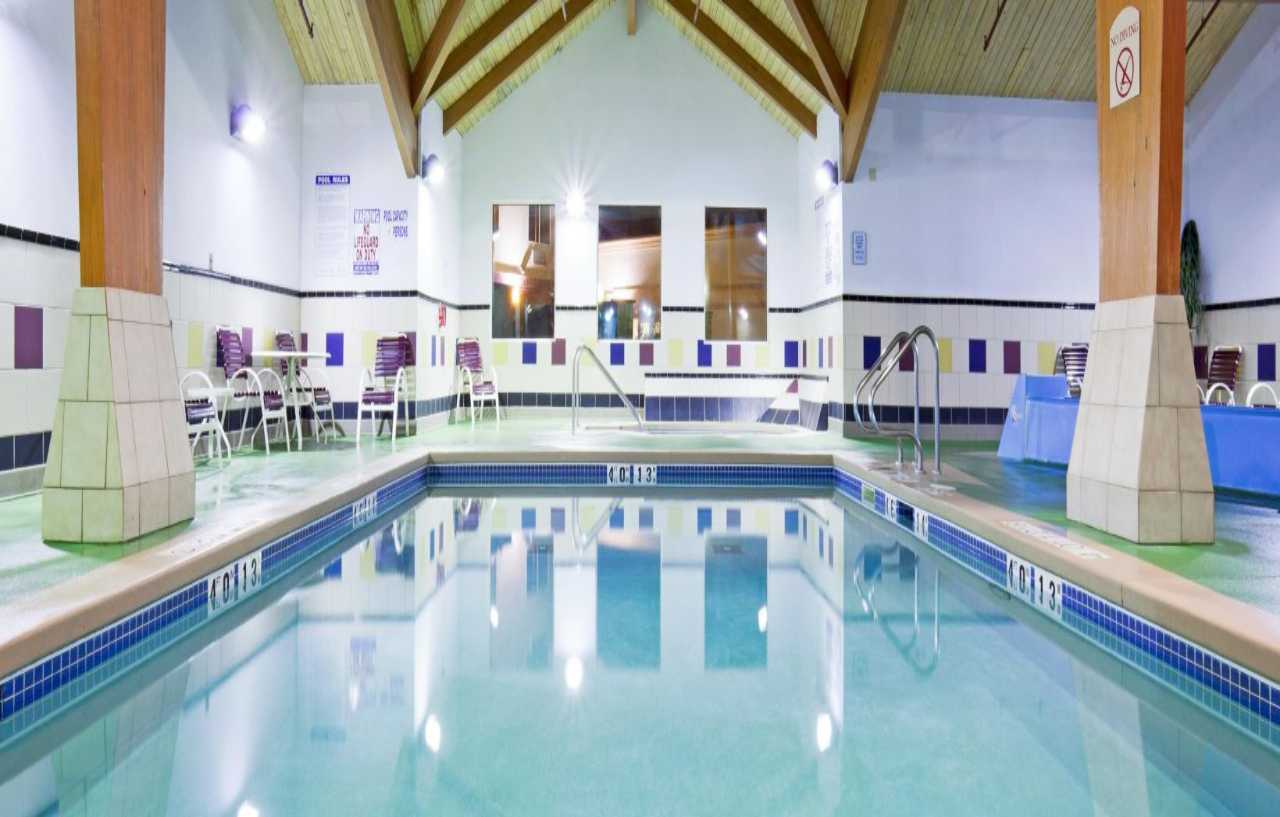 ホリデイ イン カンファレンス センター マーシュフィールド Marshfield エクステリア 写真